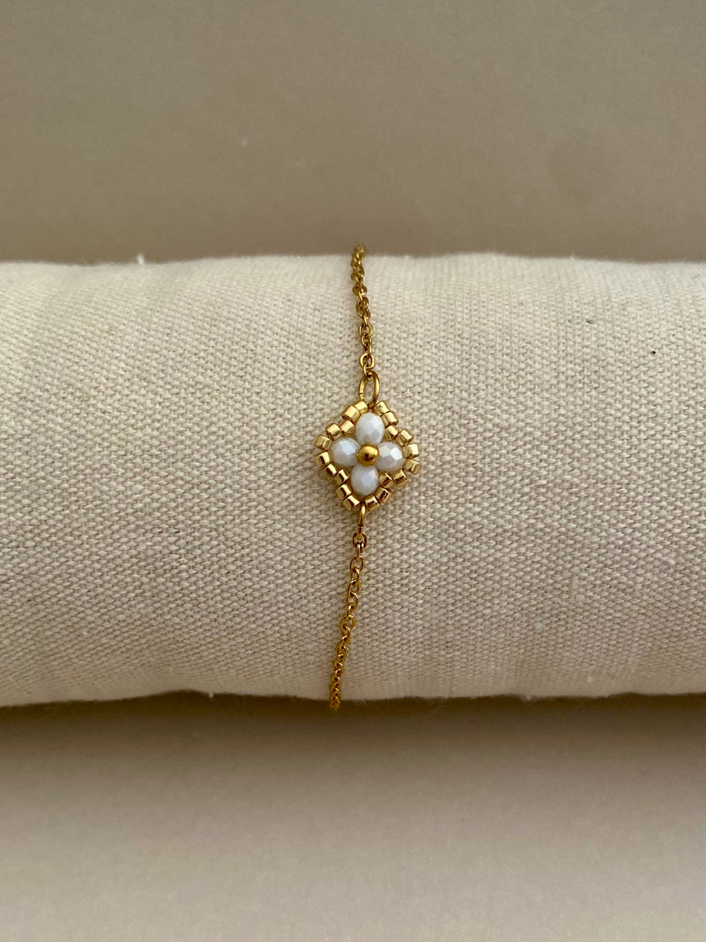 Bracelet fleur blanche